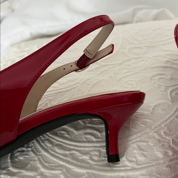 Morgan Taylor patent kitten heel slings. - Picture 6 of 8